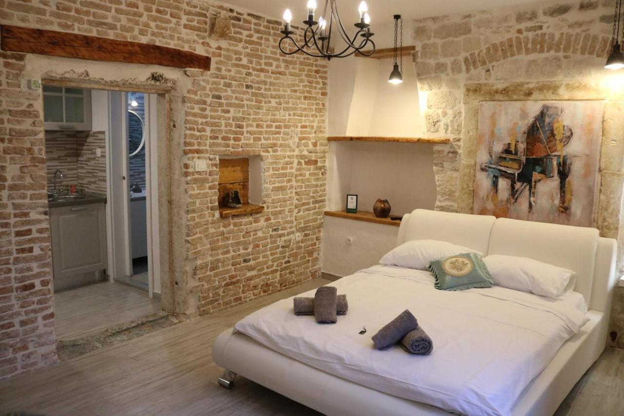 Studios Kadena Trogir - 18Th Century Stone House Exterior foto
