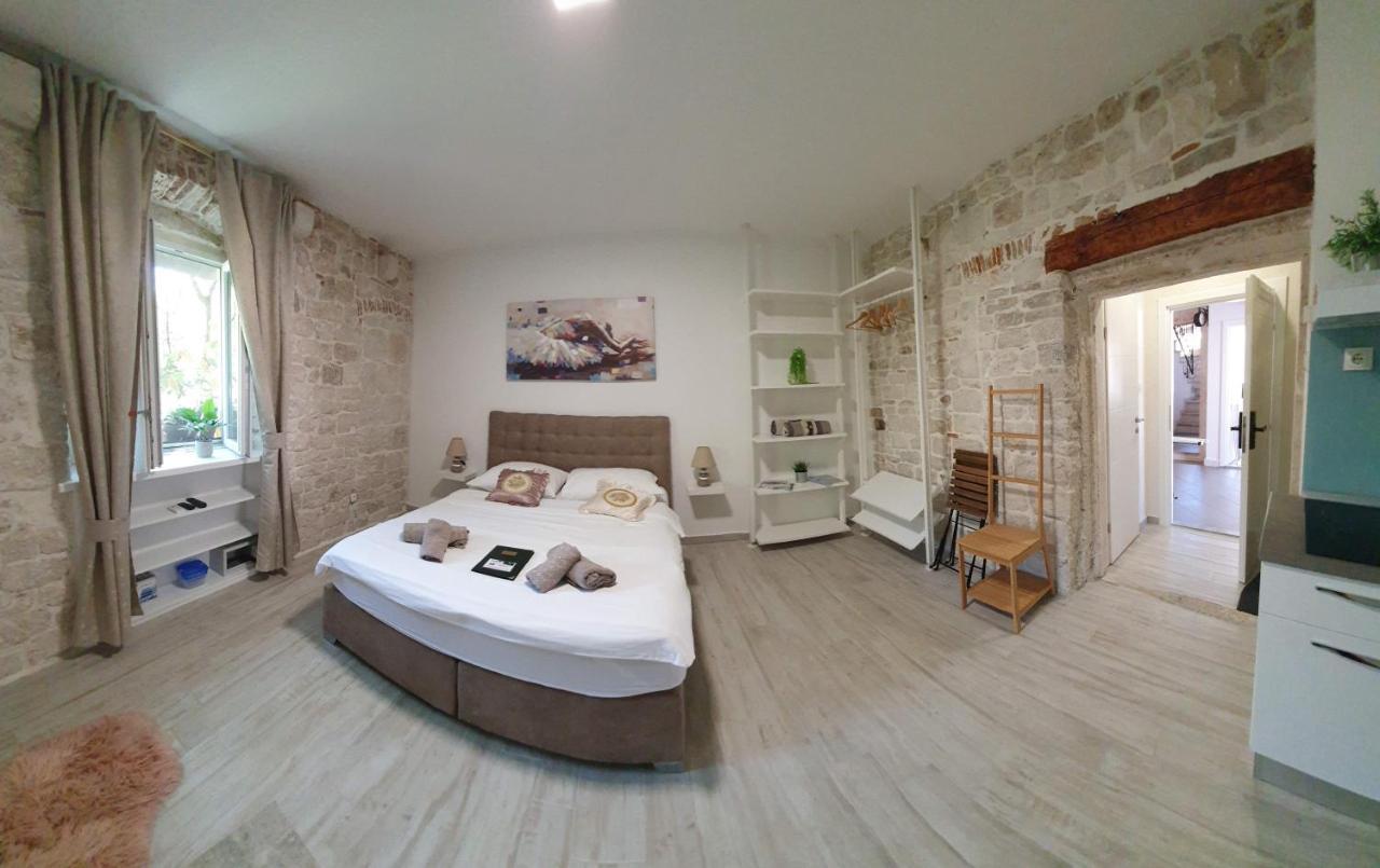 Studios Kadena Trogir - 18Th Century Stone House Exterior foto