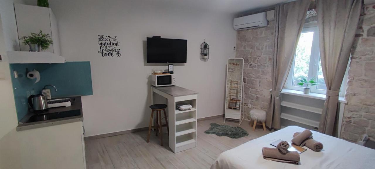 Studios Kadena Trogir - 18Th Century Stone House Exterior foto
