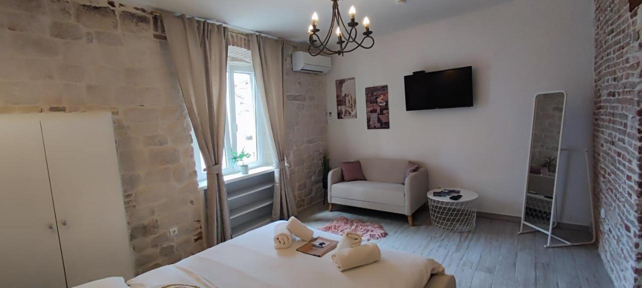 Studios Kadena Trogir - 18Th Century Stone House Exterior foto