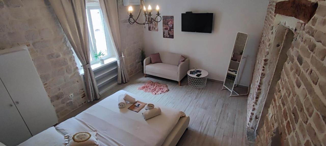 Studios Kadena Trogir - 18Th Century Stone House Exterior foto