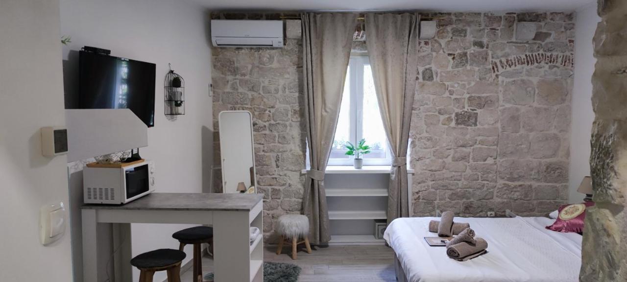 Studios Kadena Trogir - 18Th Century Stone House Exterior foto
