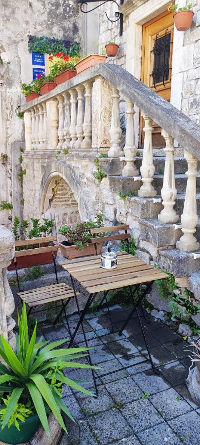 Studios Kadena Trogir - 18Th Century Stone House Exterior foto