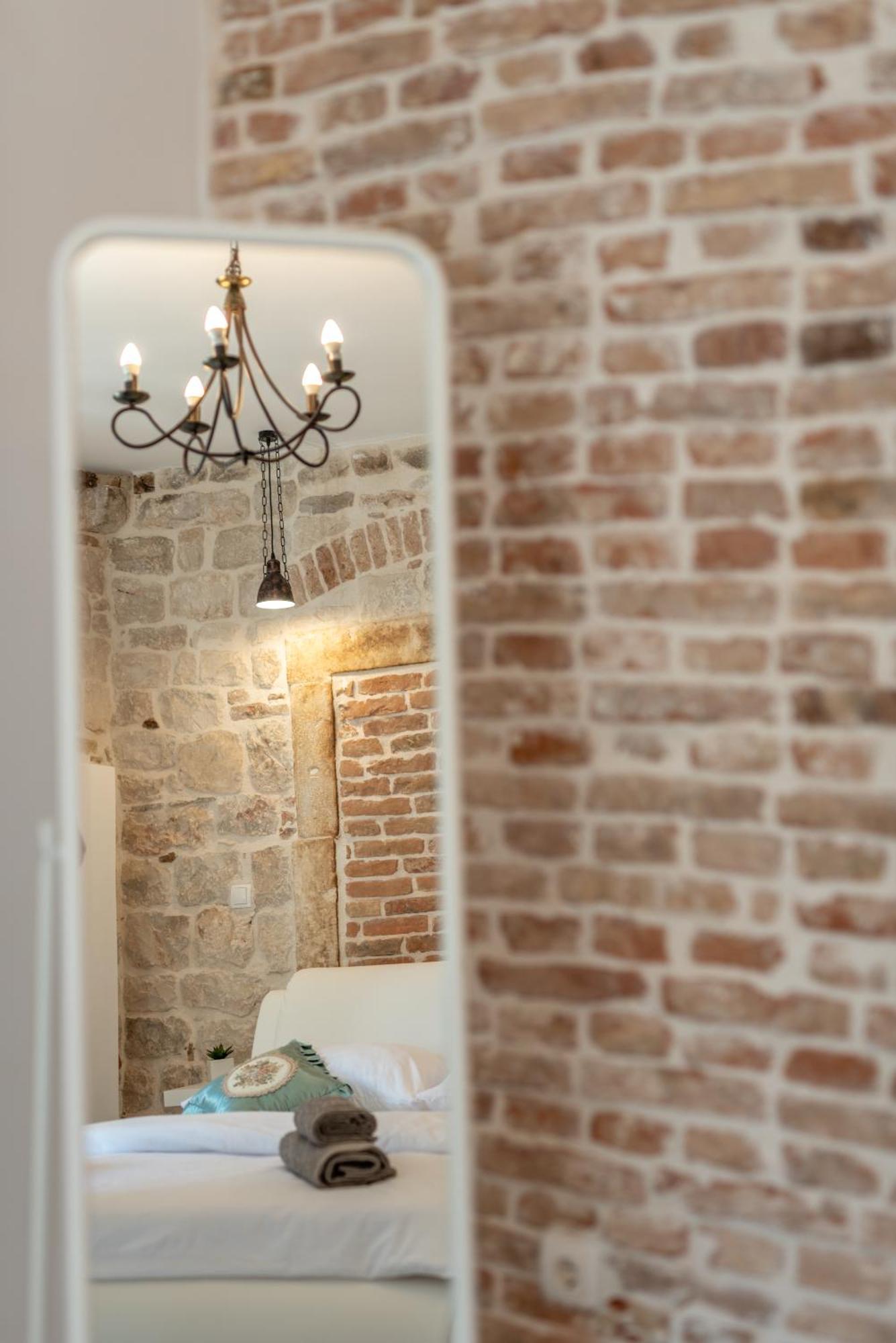 Studios Kadena Trogir - 18Th Century Stone House Exterior foto