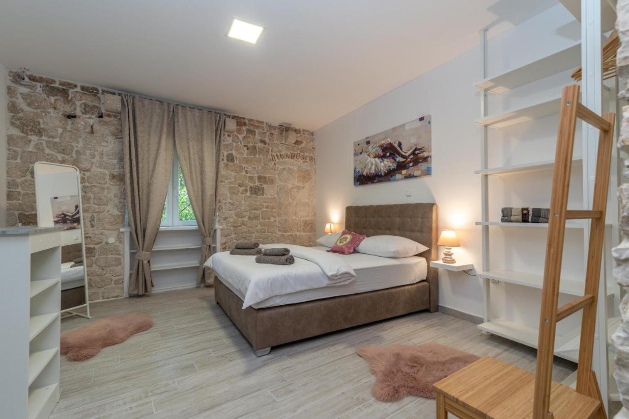 Studios Kadena Trogir - 18Th Century Stone House Exterior foto